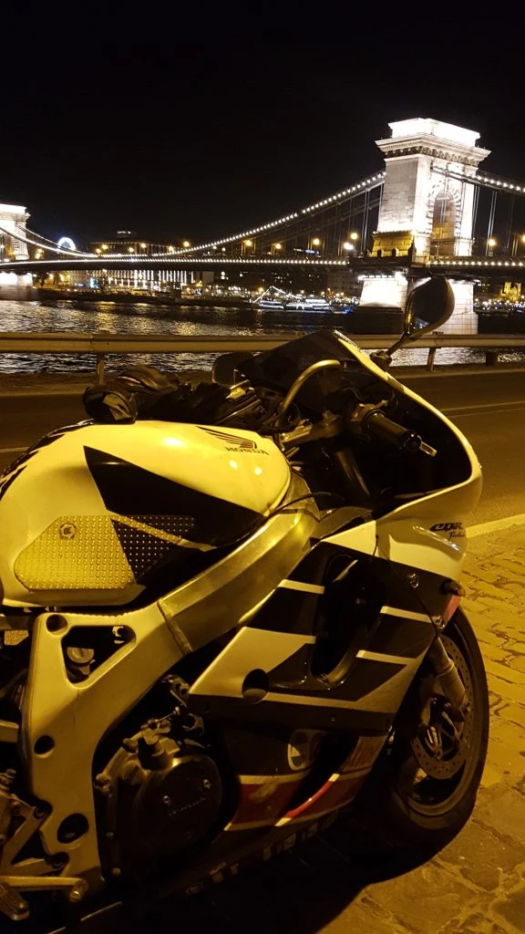budapest motorcycle hungary 4